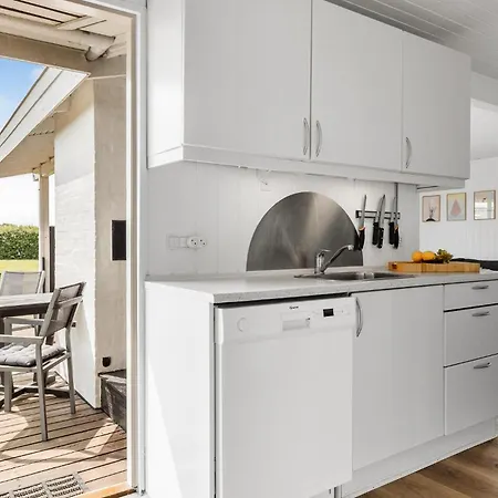 3 Bedroom Lovely In Сasa de vacaciones Otterup