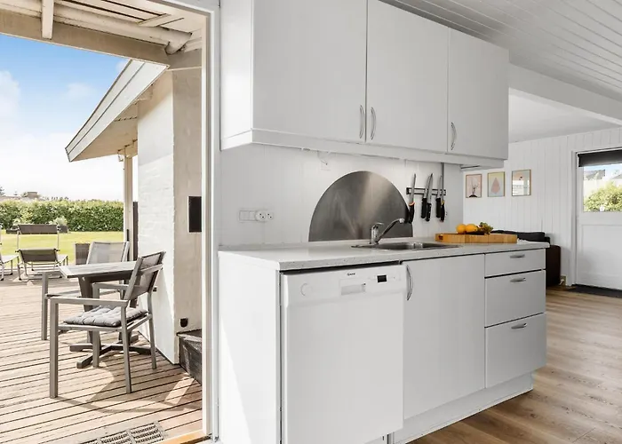 3 Bedroom Lovely In Сasa de vacaciones Otterup